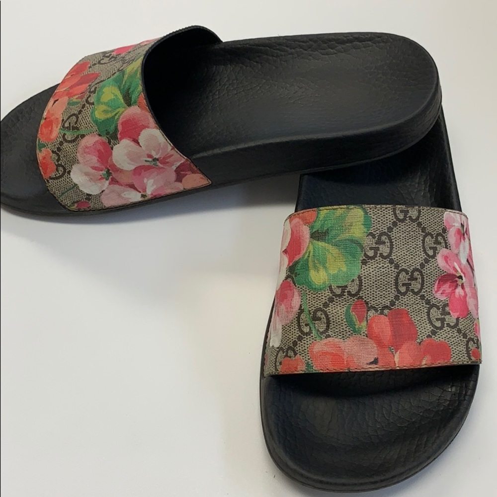 LIKE NEW GUCCI SLIDES
